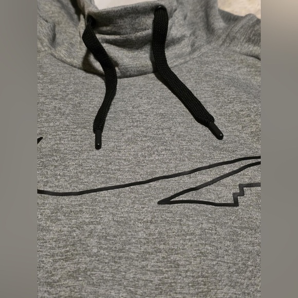 Nike Dri Fit Gray Hoodie with Cityscape Size Large EUC - Picture 6 of 8